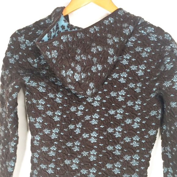 Neve Designs %100 Wool Hooded Long Sleeve Sweater - Picture 7 of 8